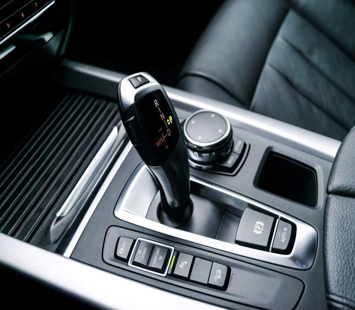 Apprenez à conduire sur un véhicule à boîte automatique.