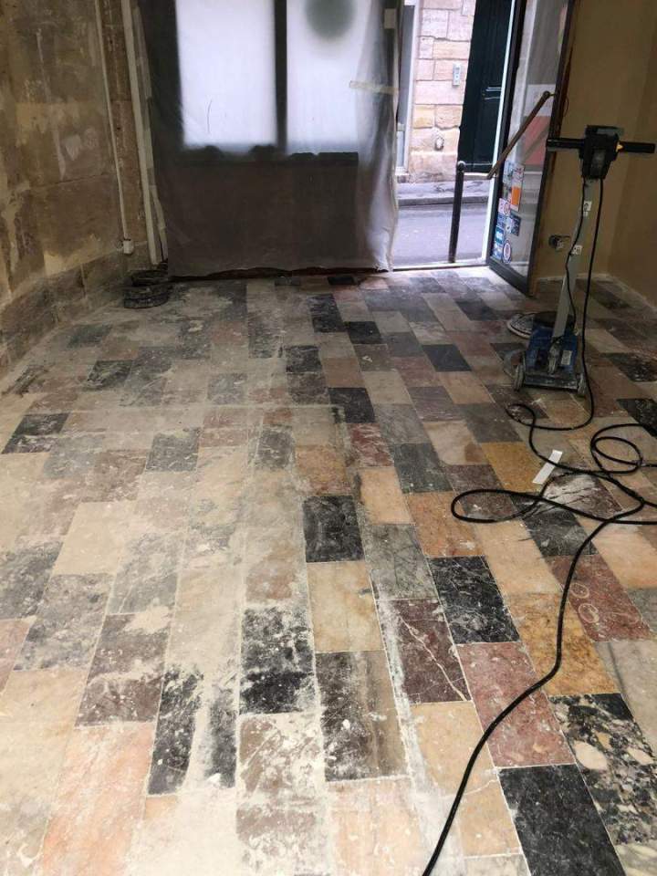 Sol carrelé en pierre rénové Montrouge